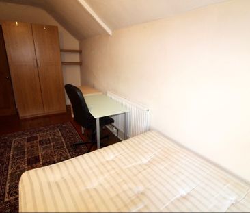 4 Bed Flat, Cotham Lawn Road, BS6 - Photo 6