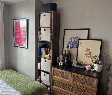2 Bed Flat, The Crescent, SE8 - Photo 1