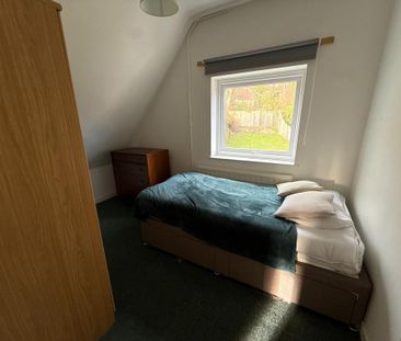 4 bedroom semi-detached house to rent - Photo 3