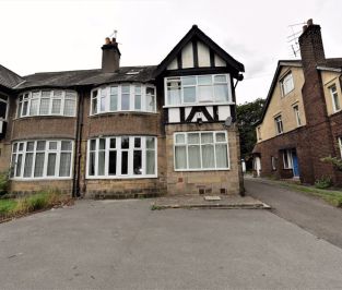 4 bedroom Flat in Otley Road, Leeds - Photo 2