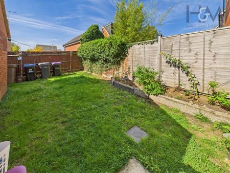 3 bedroom semi-detached house to rent - Photo 4