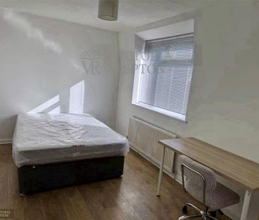 6 bedroom semi-detached house to rent - Photo 4
