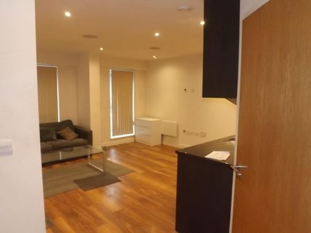 Studio to rent - Photo 2