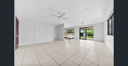 Modern Family Retreat In Boronia Heights - Photo 2