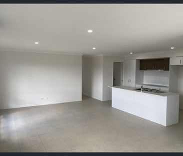 Two living areas, One Neighbour - Photo 3