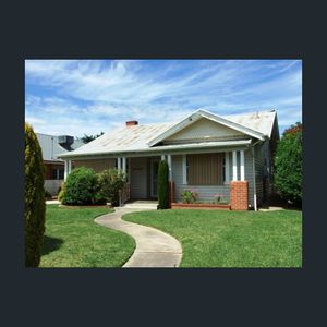 CHARM & CHARACTER - Photo 2