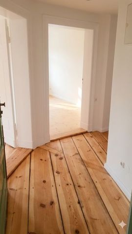 Am S-Bahnhof Strausberg! Helle 2-Zimmer-Wohnung mit Dielenboden - Photo 3