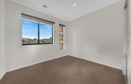 Splendid 4Br Townhouse in St Albans! - Photo 5