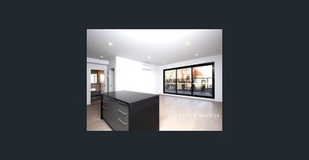 One Bedroom Apartment with Courtyard - Photo 3