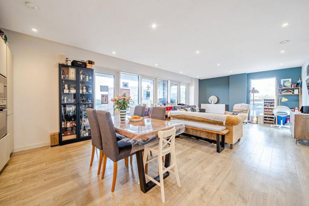 3 bedroom flat to rent - Photo 1