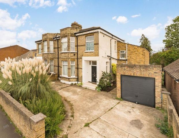 4 bedroom semi-detached house to rent - Photo 1