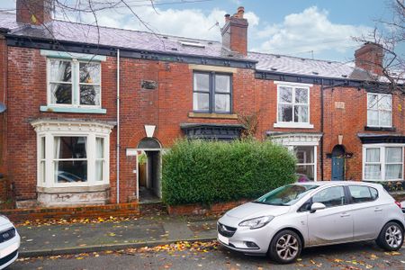 3 bedroom Terraced House to rent - Photo 4