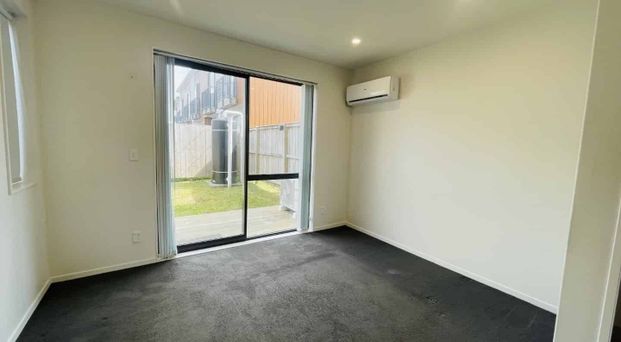 5/1 Sylvan Crescent , Te Atatu South - Photo 1