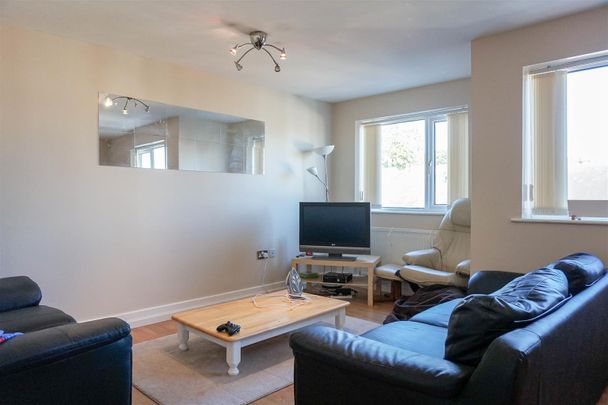 Flat 3a, 21-25 Headingley Ave, Headingley, Leeds, LS6 3EP - Photo 1