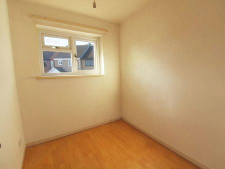 Semi-detached house to rent on - Photo 4