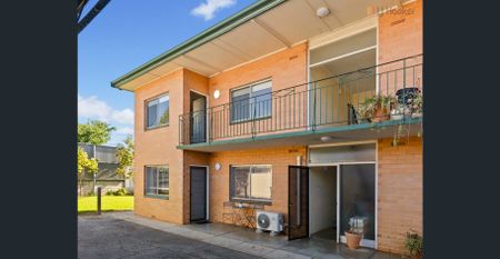 Modern, Light-Filled Upstairs 2 Bedroom Unit in Secure Small Group - Photo 3