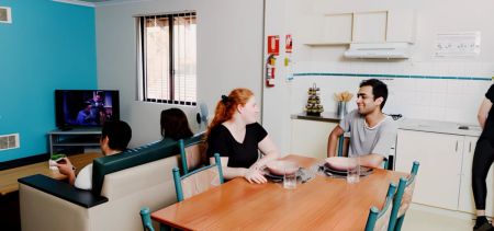 6 Bedroom Apartment - Photo 2