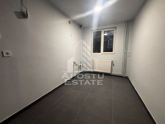 Apartament la casa cu 2 camere, curte proprie, Ghiroda - Fotografie 1