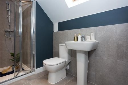 4 bedroom semi-detached house to rent - Photo 5