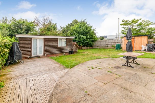 1 bedroom room to rent Milton Drive, TW17 - Photo 1