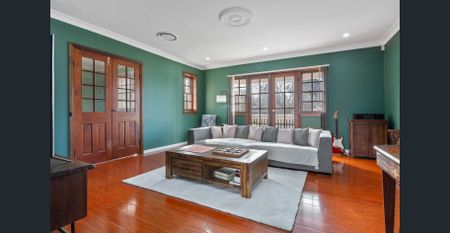 EXPANSIVE FAMILY LIVING WITH ESCARPMENT VIEWS & ENTERTAINER'S APPEAL - Photo 2