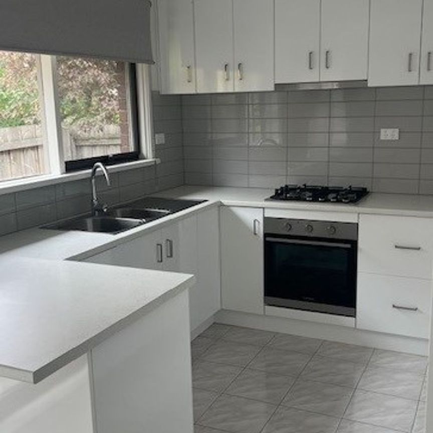 12 Lochalsh Court, Endeavour Hills - Photo 1