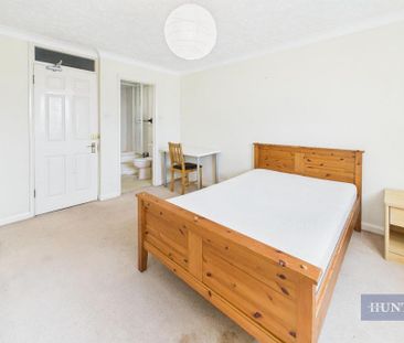 4 bedroom end of terrace house to rent - Photo 4