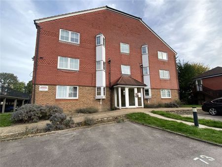 A contemporary apartment forming part of a modern development set in vibrant Crawley. - Photo 4