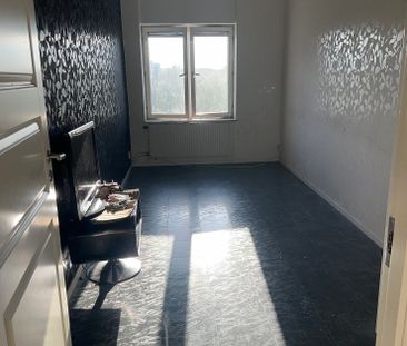 Ekholmsvägen, Skärholmen - Photo 1