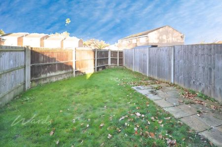 3 bedroom end of terrace house to rent - Photo 3