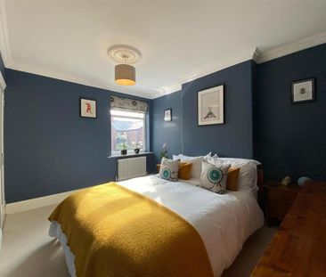 4 bedroom end of terrace house to rent - Photo 4