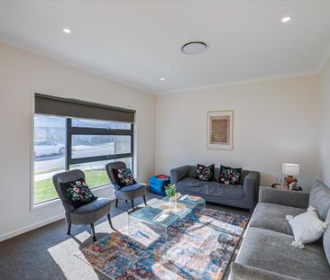 Spacious Family Home with Large Yard in Logan Reserve - Photo 3