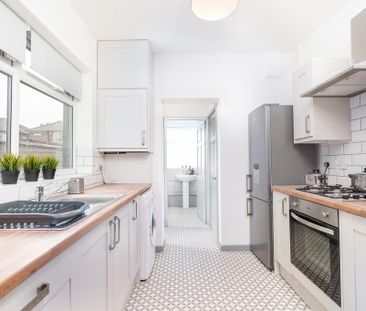 4 bedroom terraced house to rent - Photo 3
