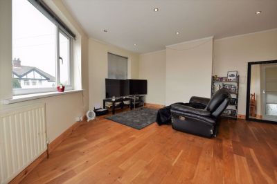 2 bedroom Flat in Eden Drive, Leeds - Photo 4