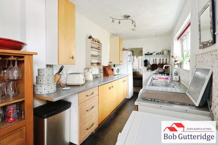 3 bedroom terraced house to rent - Photo 5