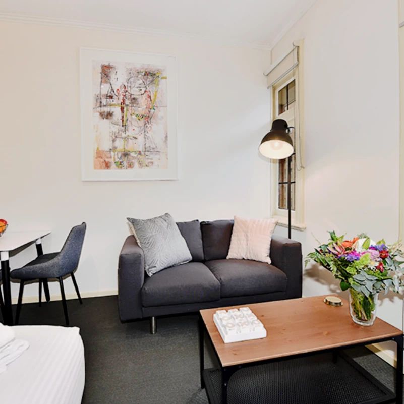 Lovely 1-bedroom apartment near Flinders Street Railway Station - Photo 1
