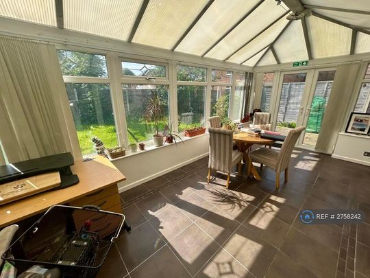 5 bedroom detached house to rent - Photo 1