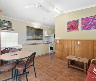 Gold Coast Short Term Rental, Hibiscus Chalet, Min 4 week stay, Ful... - Photo 1