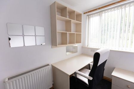 1 bedroom in a house share to rent - Photo 3