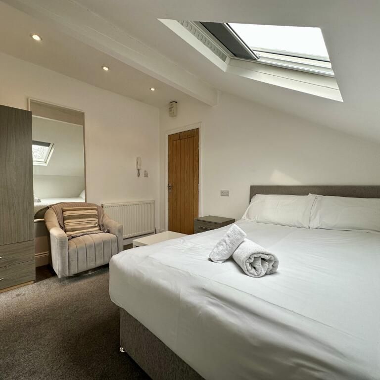 Coldcotes Avenue - Photo 1