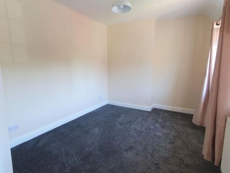 2 bedroom semi-detached house to rent - Photo 5