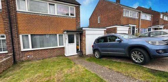 Willow Waye, Eythorne, CT15 - Photo 2