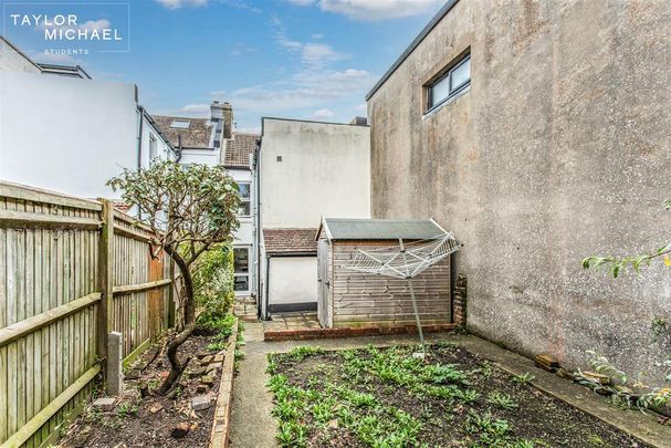 4 bedroom terraced house to rent - Photo 1