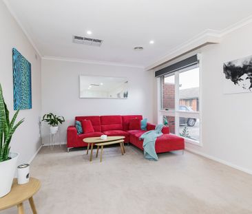 Single-Level Living, Sought after Location - Photo 4