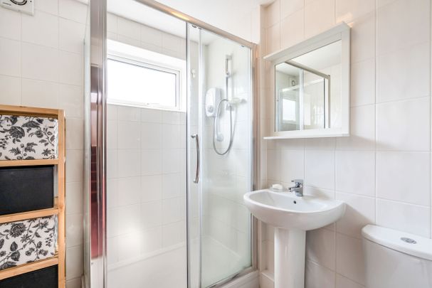 4 bedroom house to rent Croft Mead, Chichester, PO19 - Photo 1