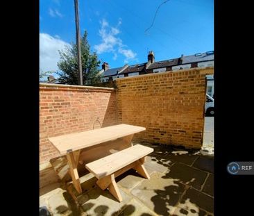 1 bedroom in a house share to rent - Photo 6