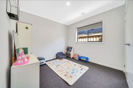 Your Dream Family Home Awaits: Modern 4-Bedroom Haven with Stunning Views - Photo 5