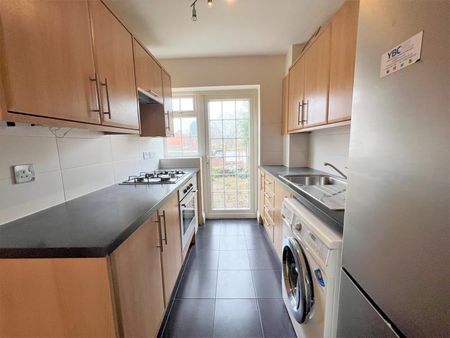 3 bedroom apartment to rent - Photo 5