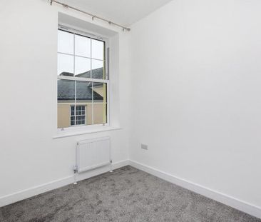 4 bedroom semi-detached house to rent - Photo 4