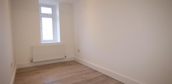 2 bedroom Apartment to let - Photo 2